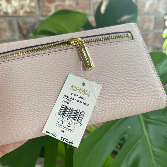 Micheal Kors purse and wallet - Picture 12 of 14